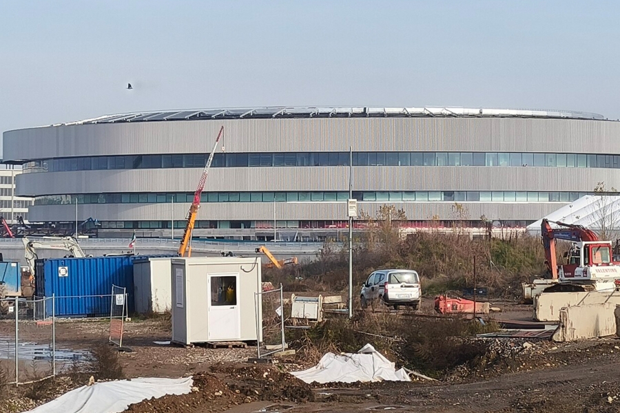 An construction site showing mud and dirt around a new builiding