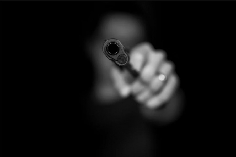 hand holding a gun