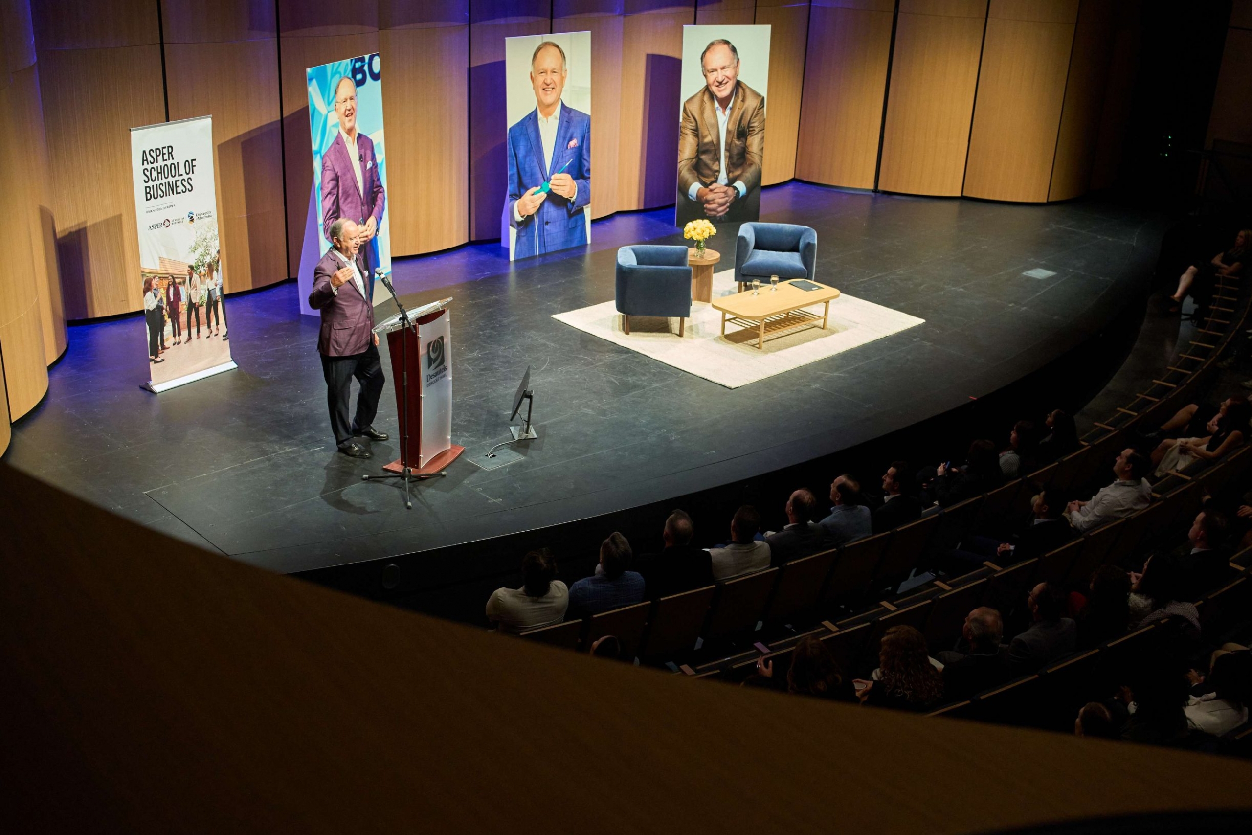 Reinhold Schmieding at a podium