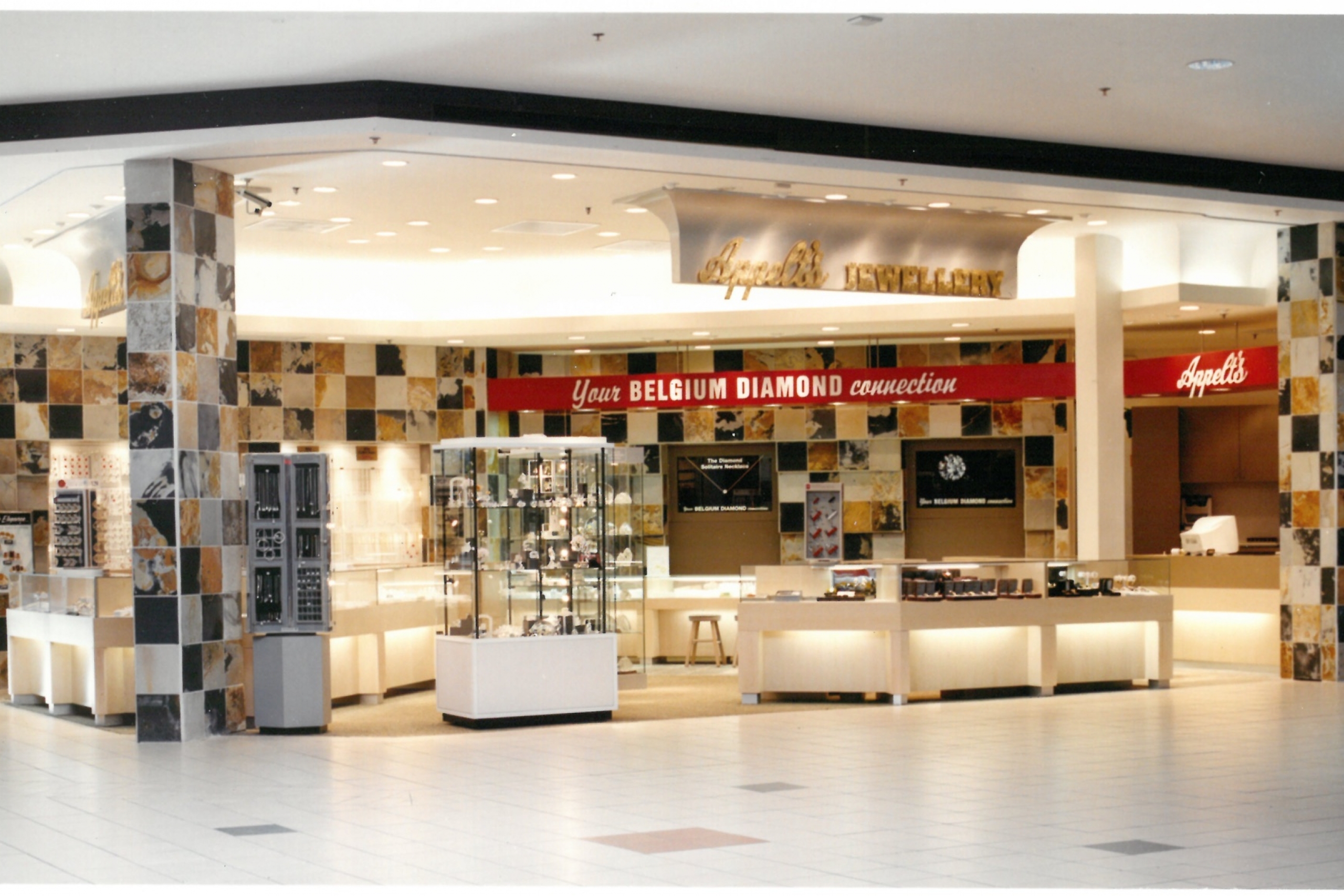 Appelt's Diamonds inside a mall - picture from 1980s