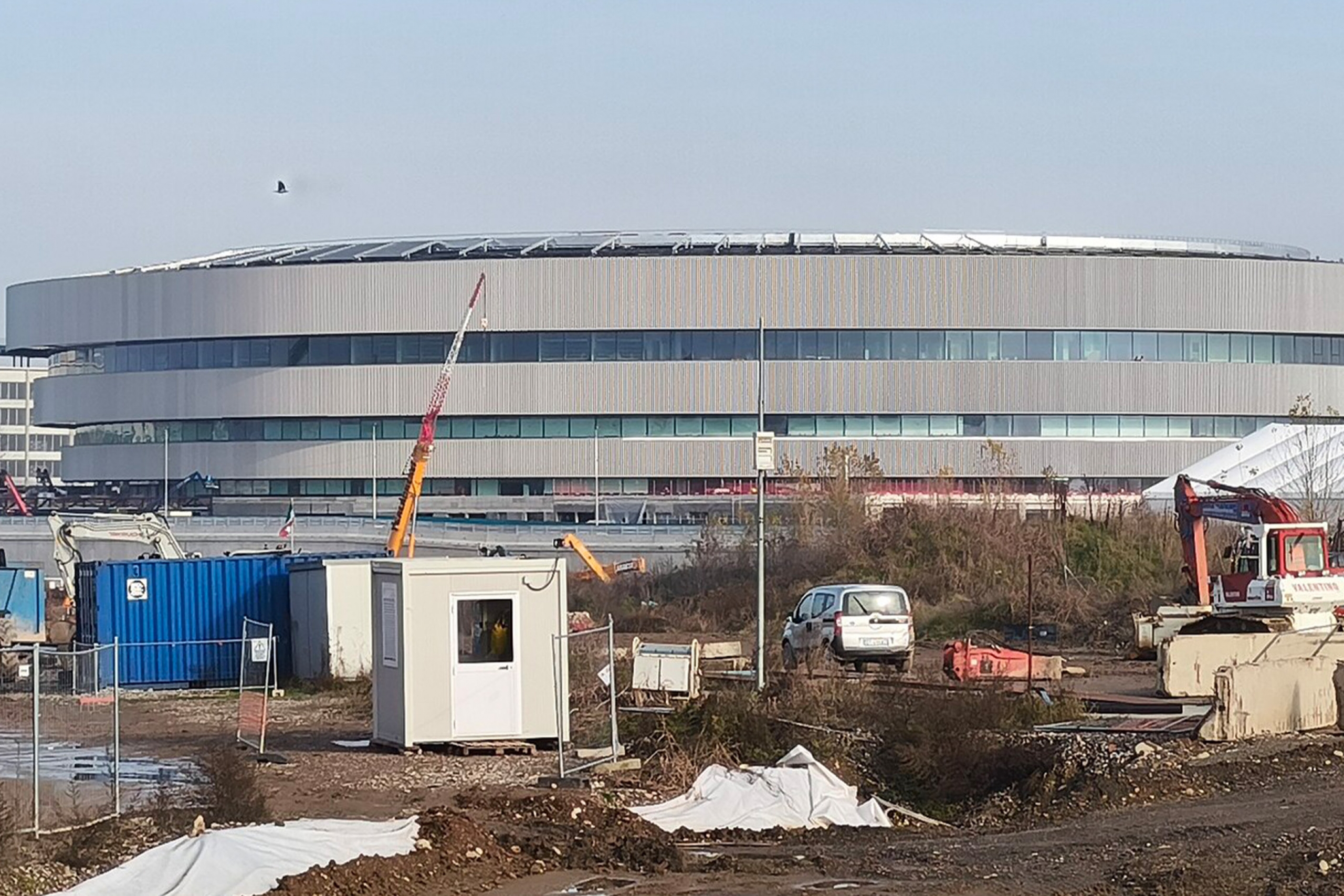 An construction site showing mud and dirt around a new builiding