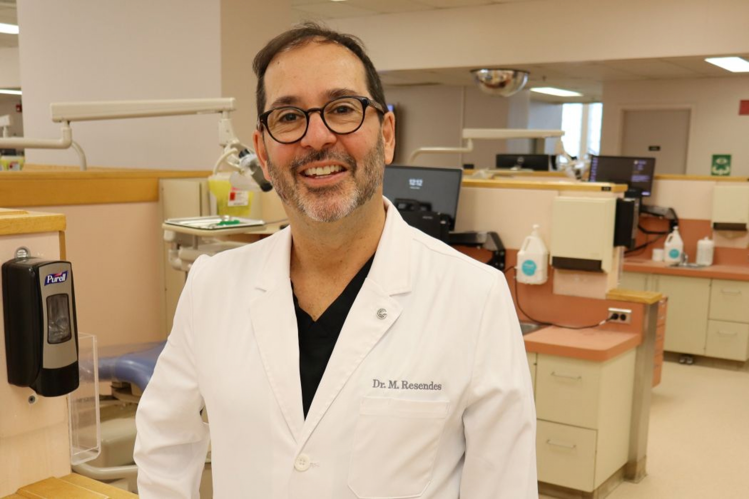 Portrait of Dr. Manuel Resendes in a dental clinic.