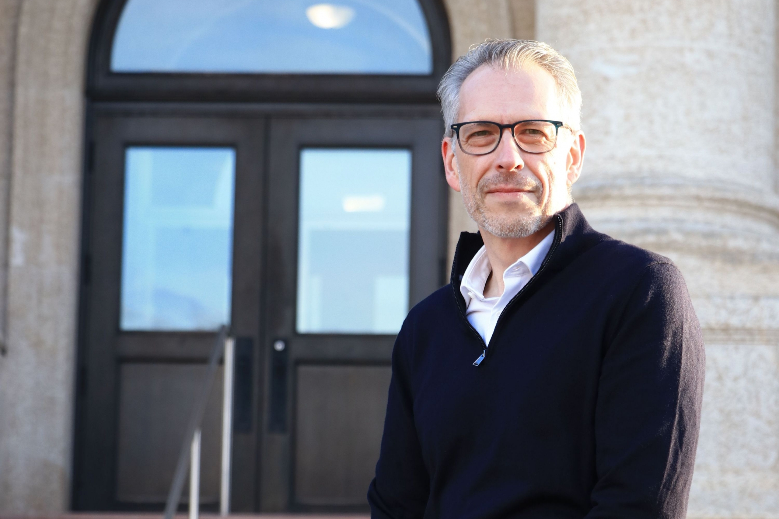Dr. Hans-Joachim Wieden standing in front of UM admin building