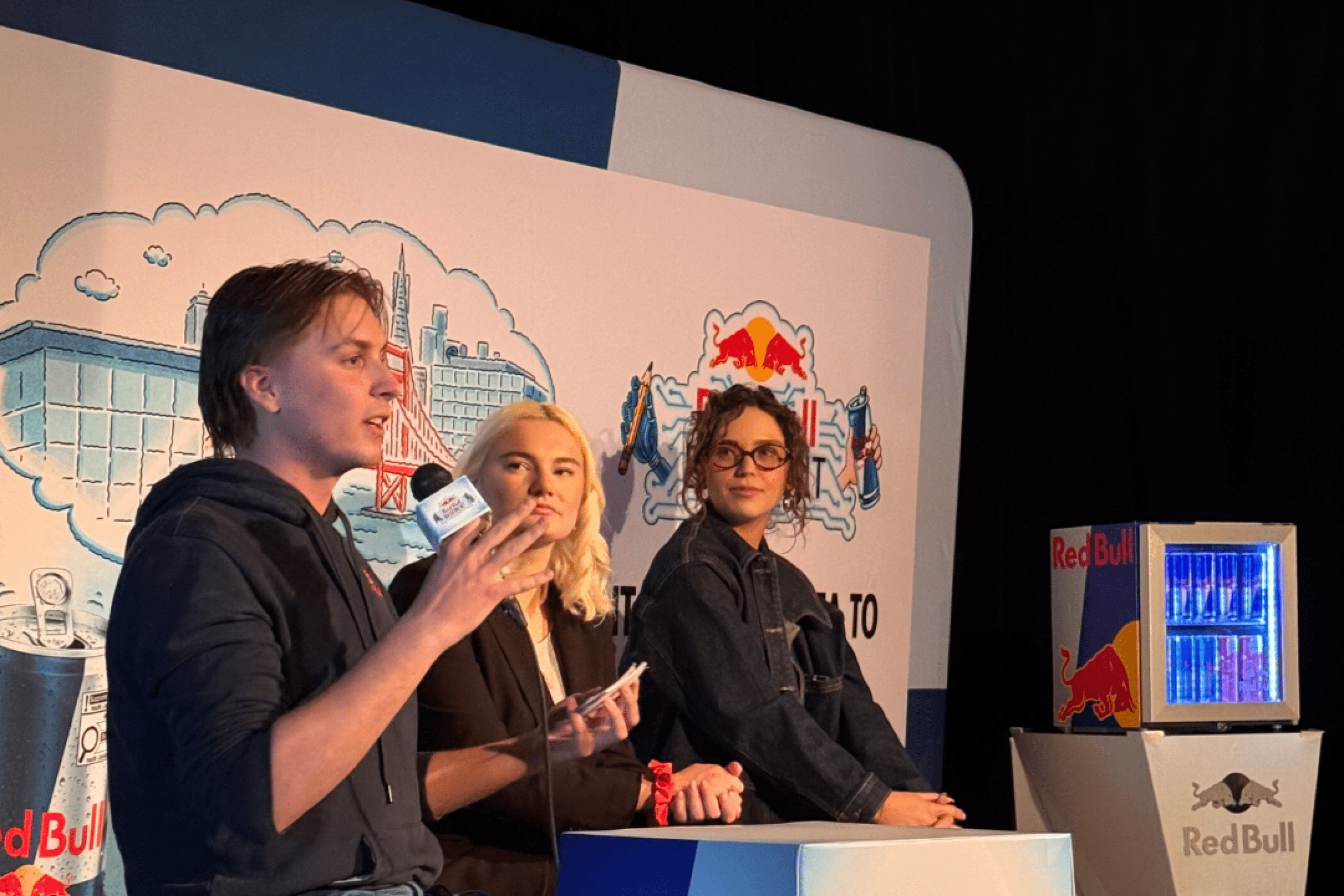 A student speak on stage