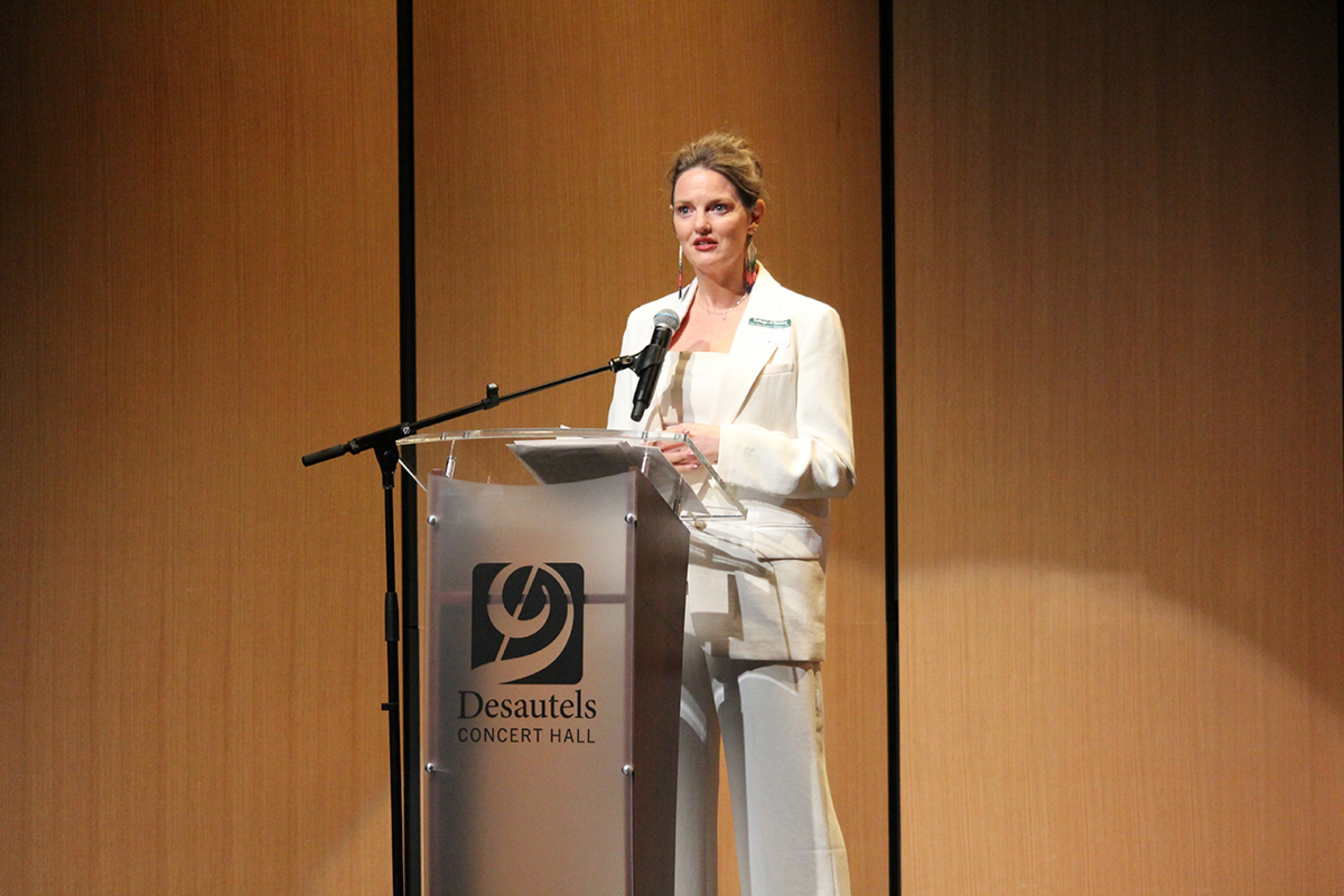 Marnie Kramer speaks at a podium.