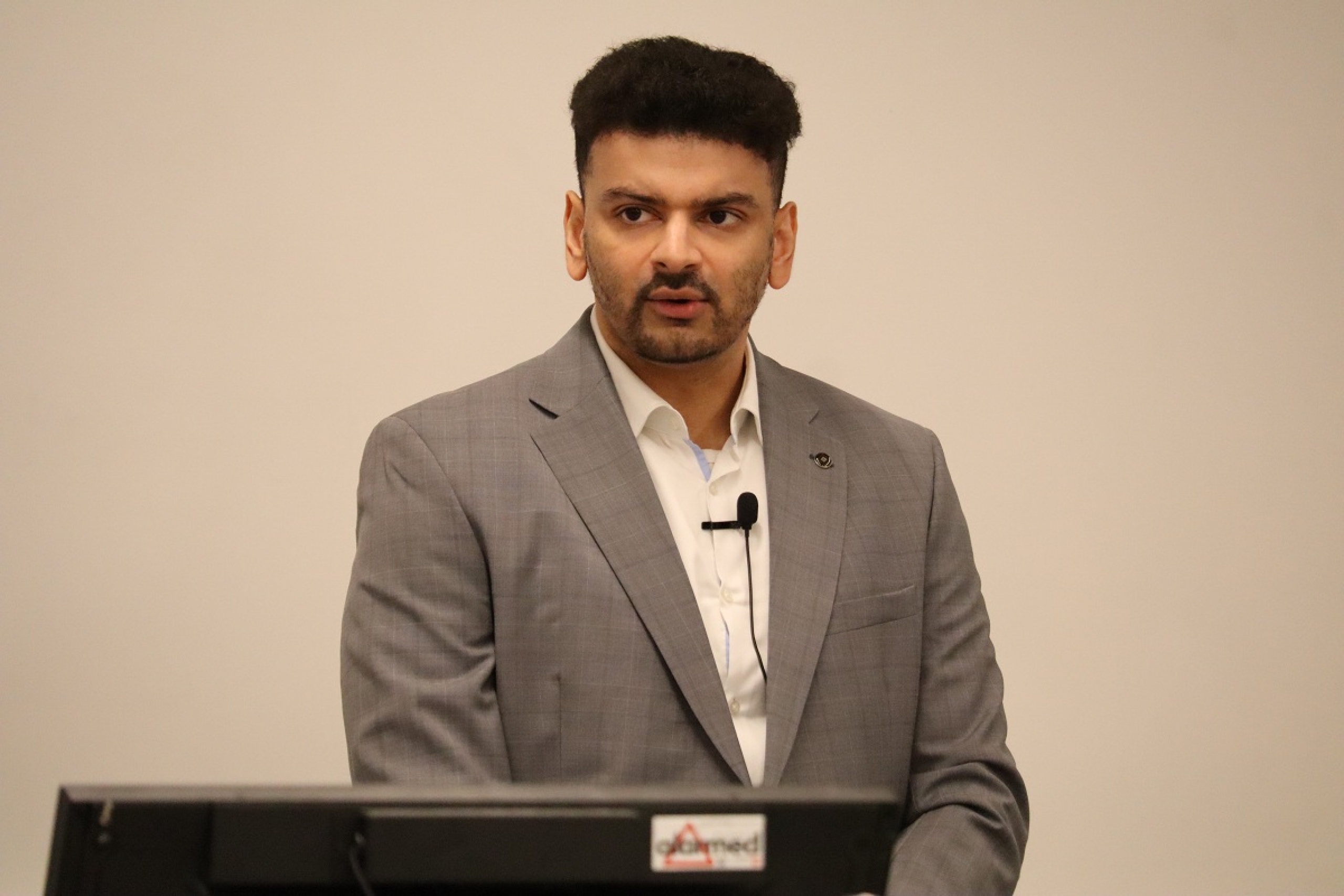 Dr. Zohaib Siddiqi speaks at the Manitoba Student Health Research Forum.