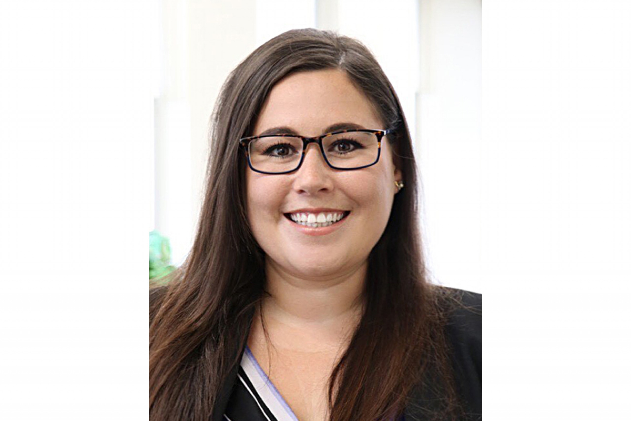 Headshot of Dr. Lauren Kelly.