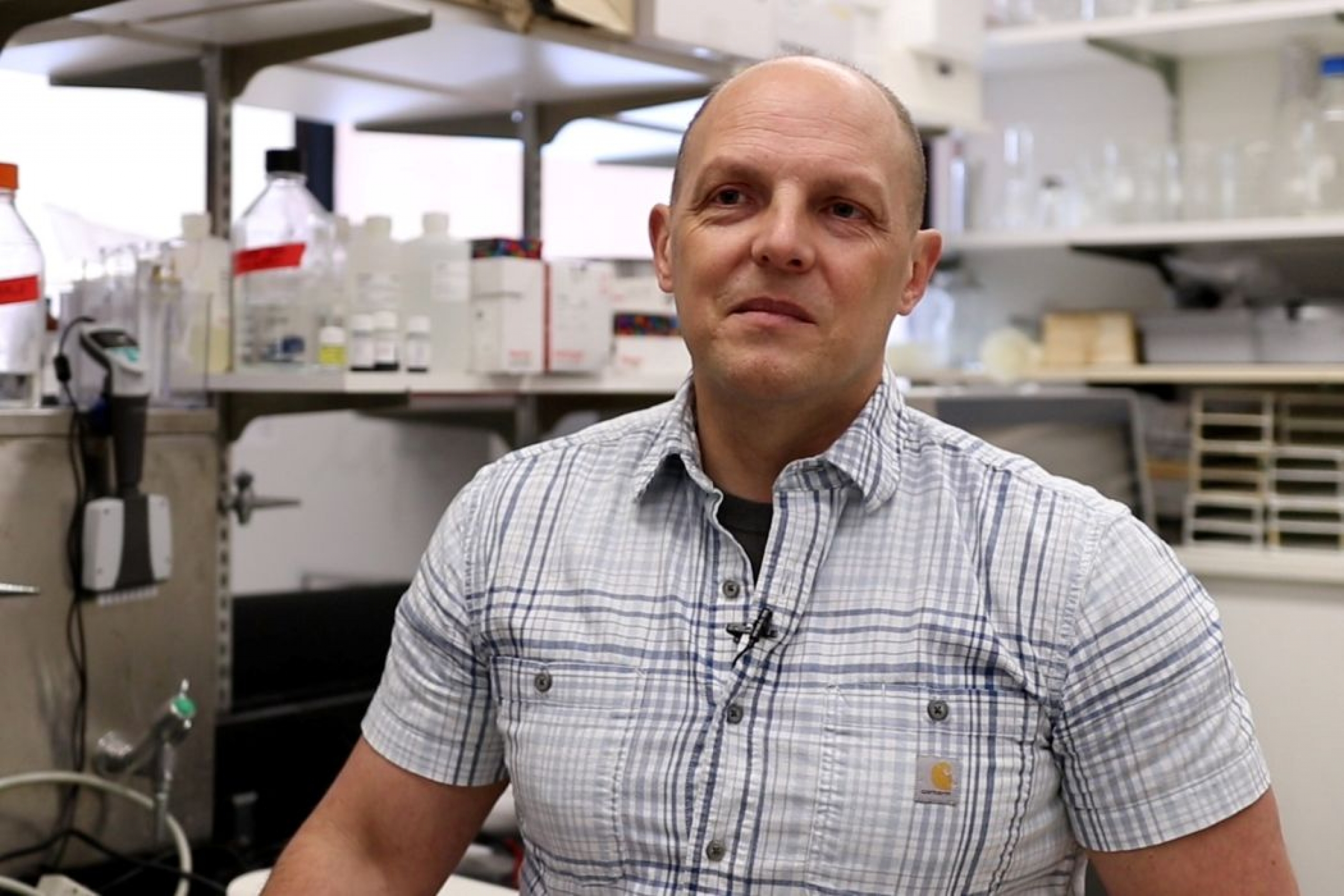 Portrait of Dr. Jason Kindrachuk in his lab. 