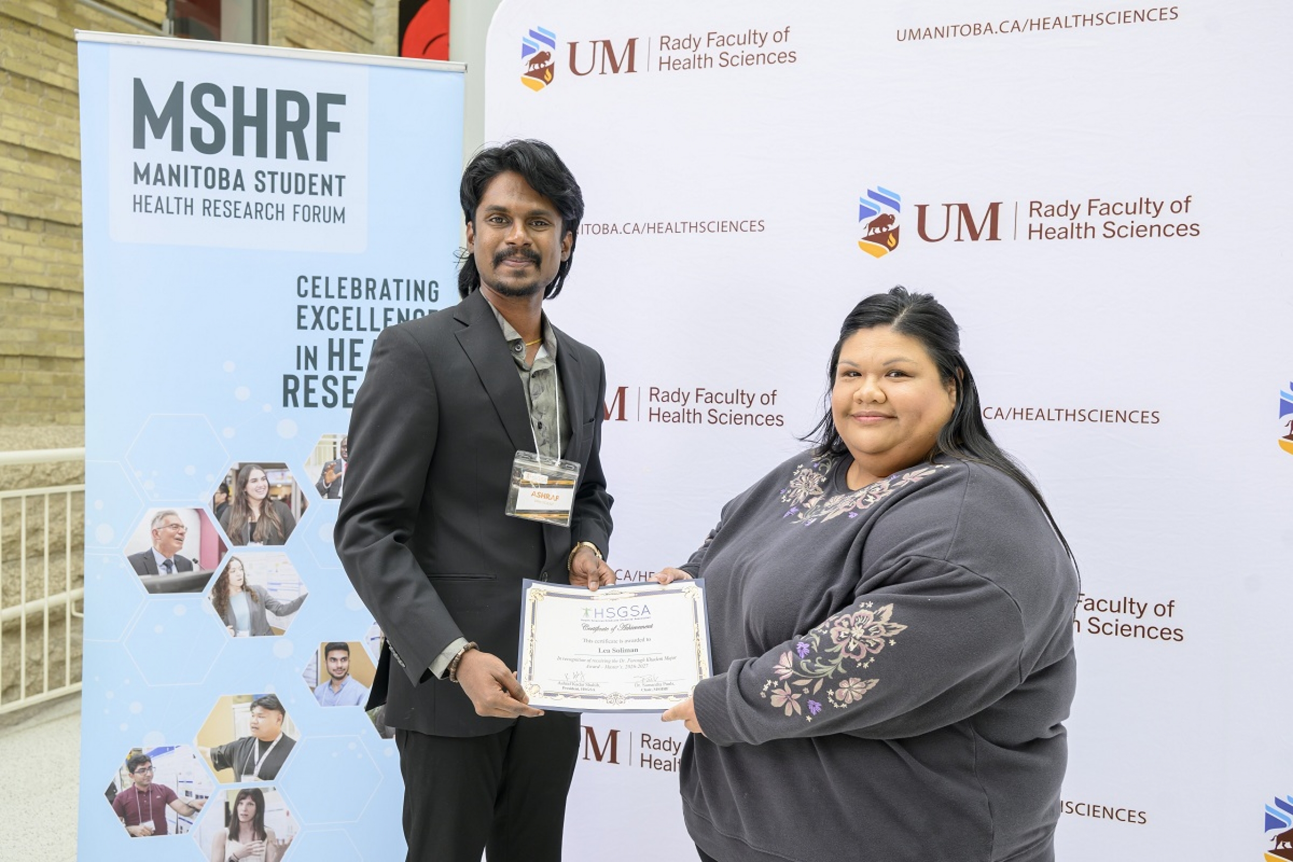 Lea Soliman receives an award.