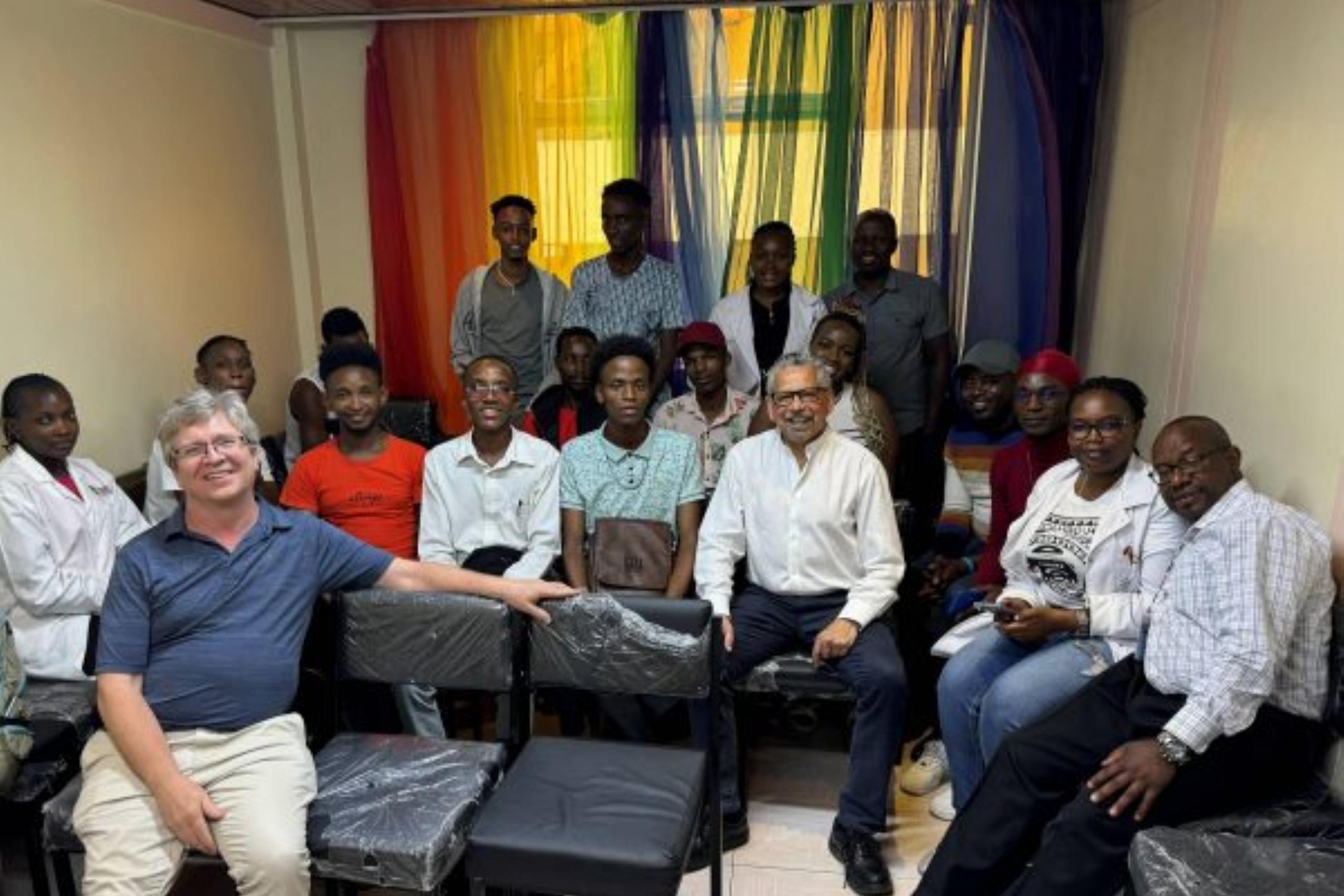Members of the male patient cohort meet with Dr. Keith Fowke and Dr. Mario Pinto.