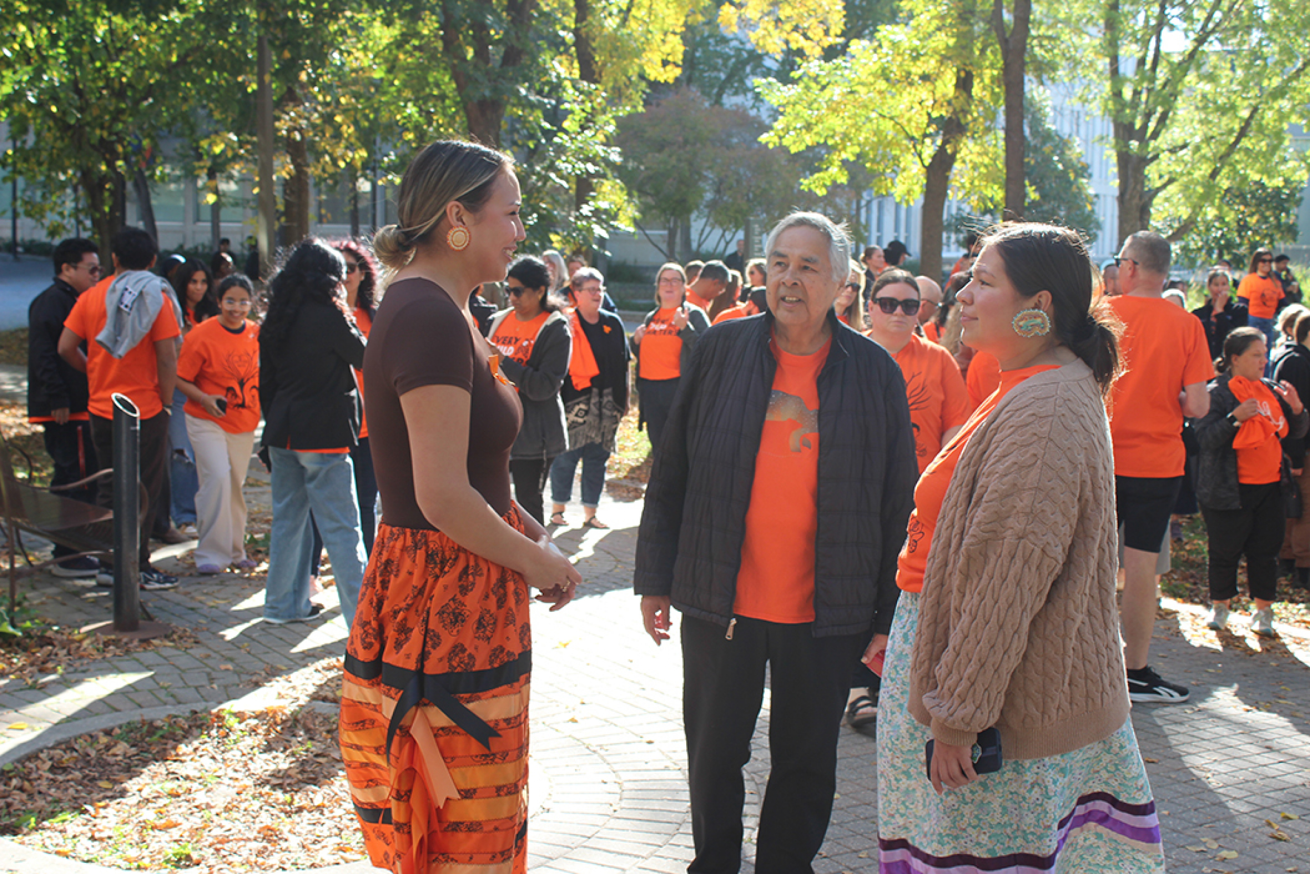 Nursing Students’ Association Indigenous representative Kayleigh Pagee speaks with Elder Stan Manoakeesick and Amari Hart from Manitoba Keewatinowi Okimakanak following the Orange Shirt Day walk.