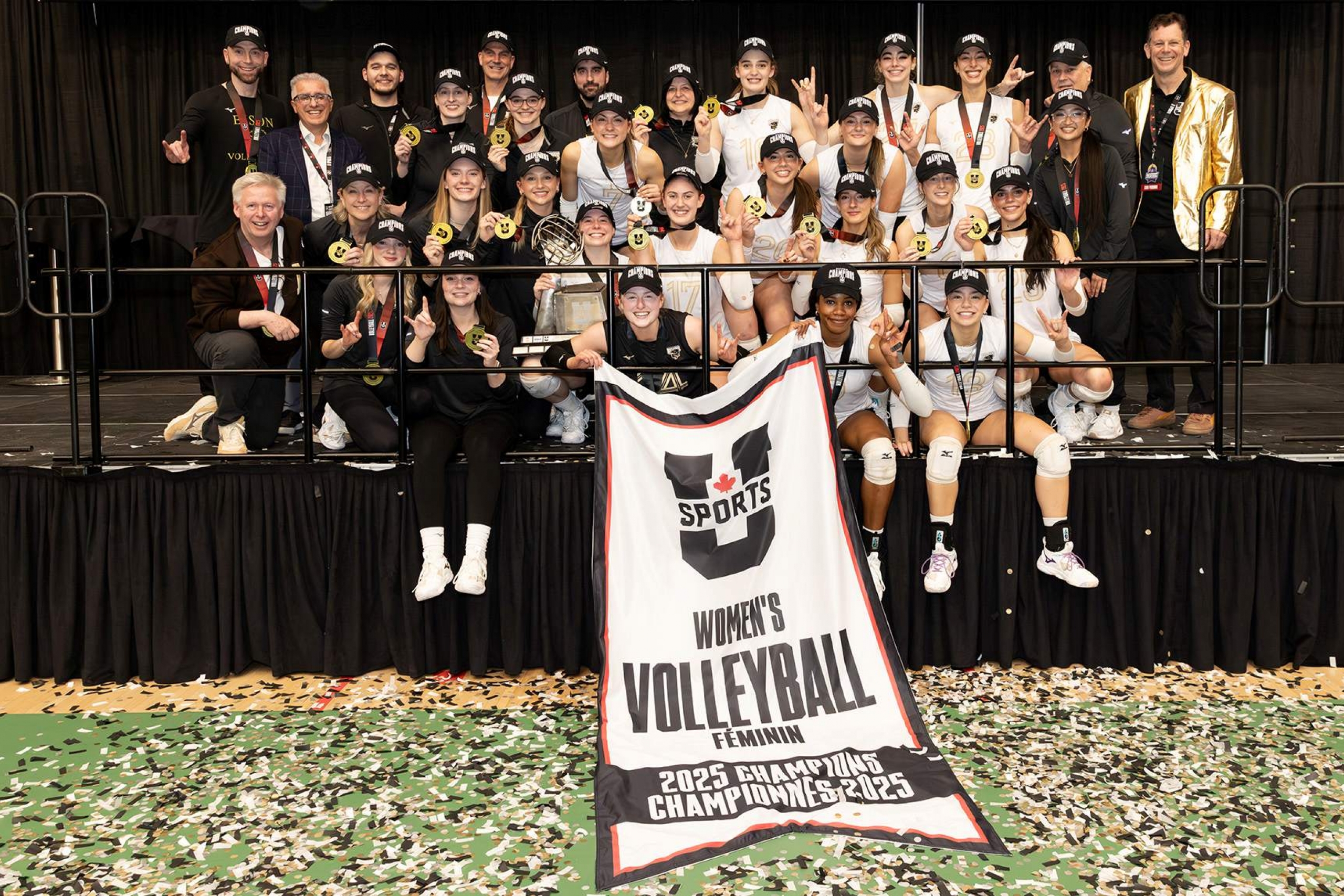 Manitoba Bisons Women's Volleyball team poses 