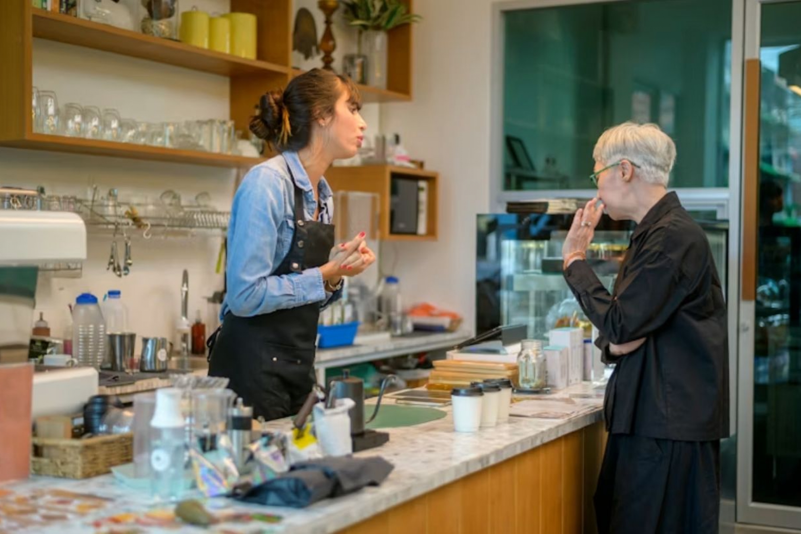 barista and customer