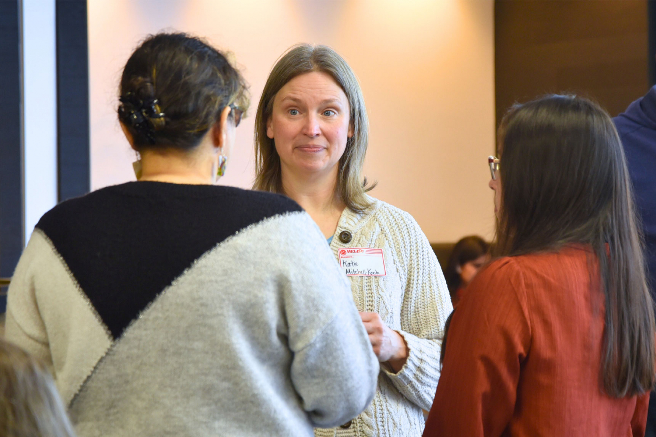 Katie Mitchell-Koch talking with students at the chemistry breakfast.