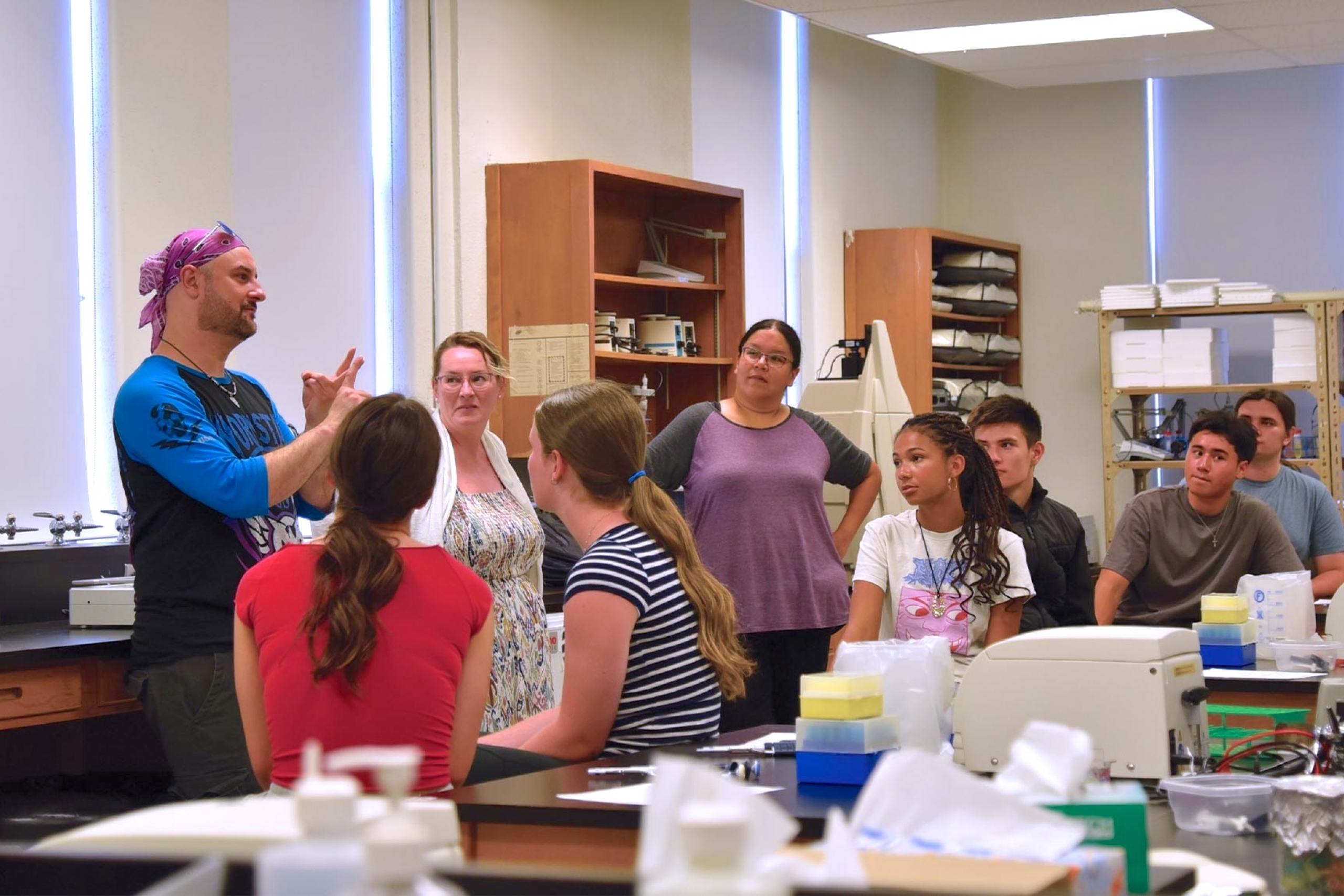 Damien Rivers discussing lab protocols with the Wawatay students.