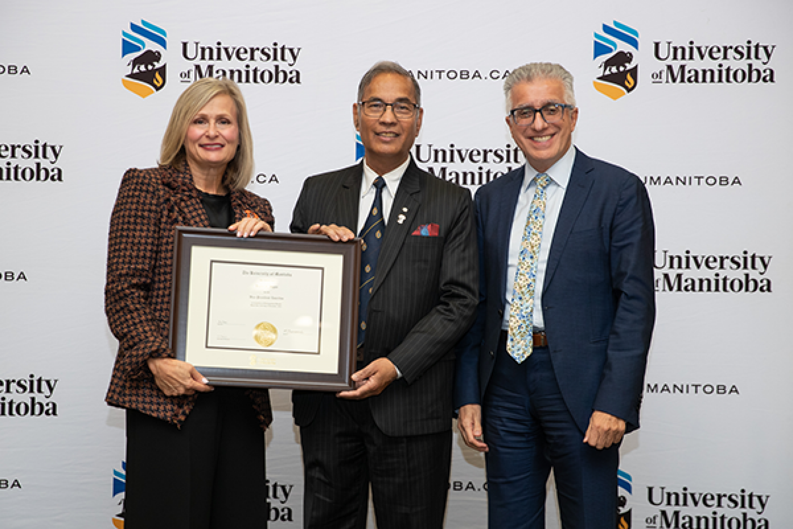 Dr. Digvir Jayas receives emeritus certificate from Chancellor Mahon and President Benarroch