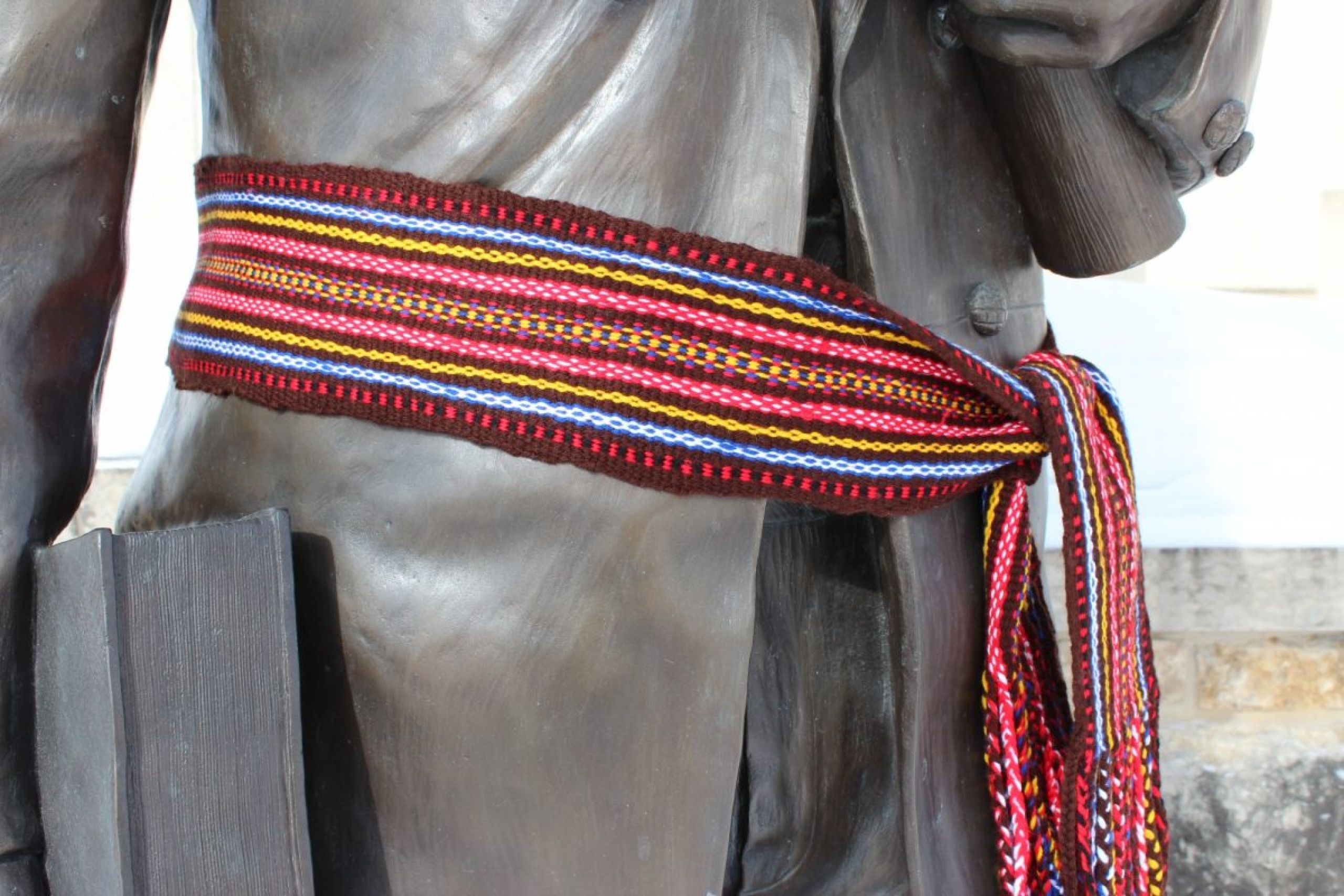 A close-up of the Louis Riel statue wearing a traditional Métis sash outside UM’s Indigenous Student Centre.