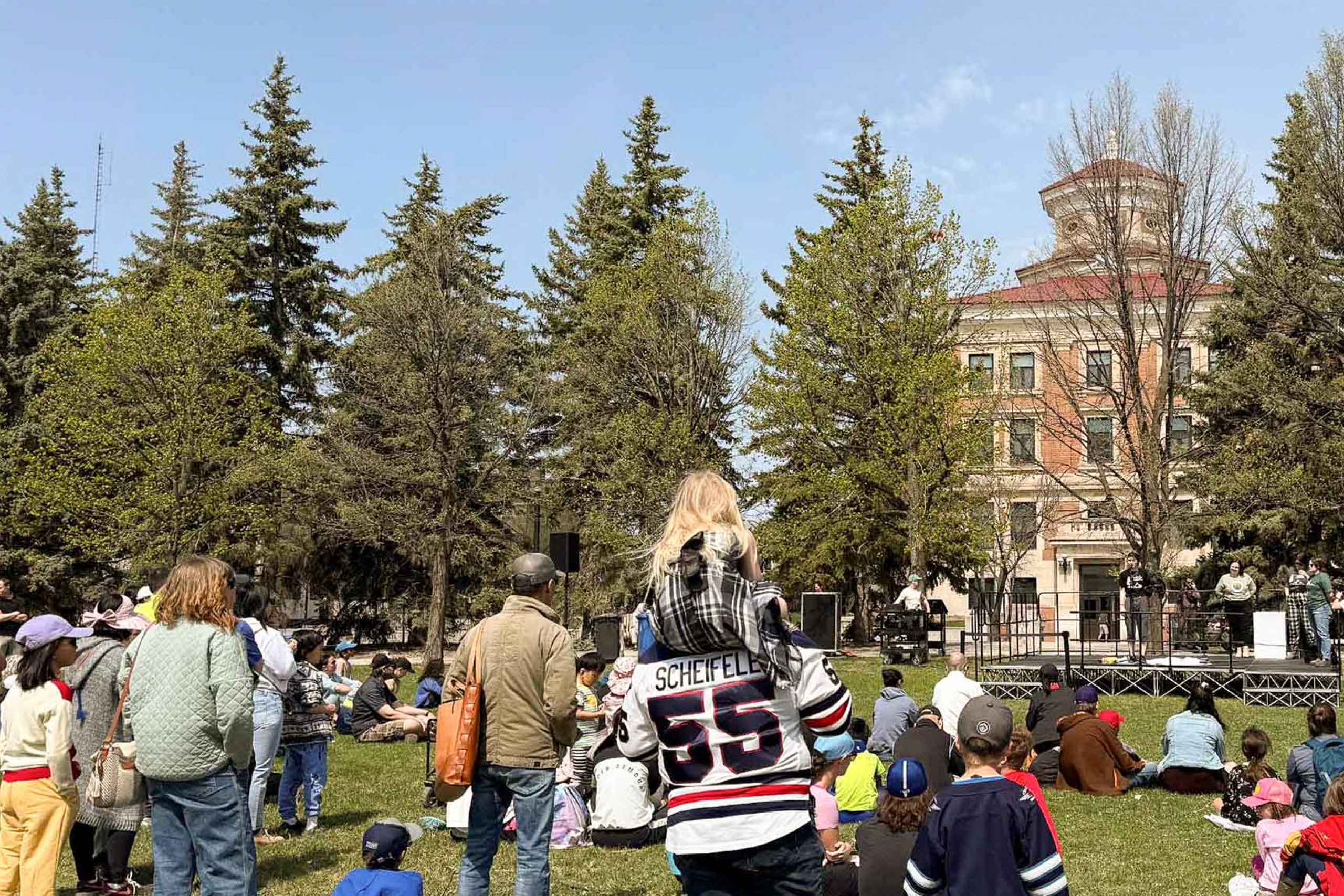 A crowd watching the Prairie Wildlife Rehabilitation Centre Show.